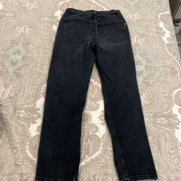 High Rise
Relaxed Fit
Distressing Throughout
Zipper + Button-Front Closure - Picture 11 of 12